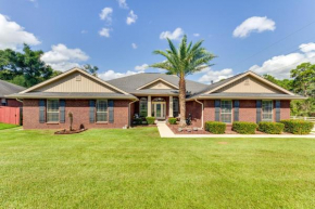 Pensacola Home with Private Lanai, 9 Mi to Downtown!